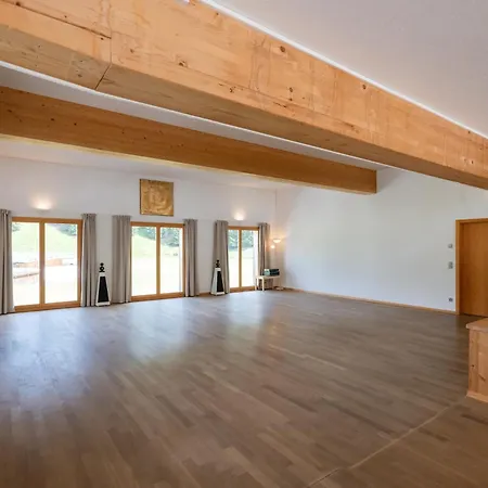 Shima-davos Bed & Breakfast 3*