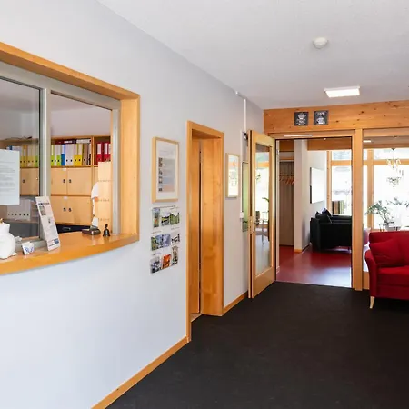 לינה וארוחת בוקר Shima-davos