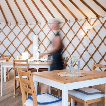 לינה וארוחת בוקר Shima-davos